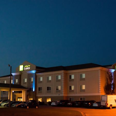 Holiday Inn Express Devils Lake By Ihg Bagian luar foto