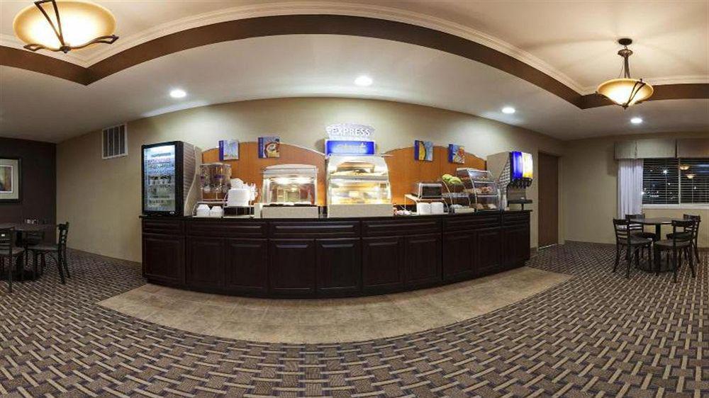 Holiday Inn Express Devils Lake By Ihg Bagian luar foto
