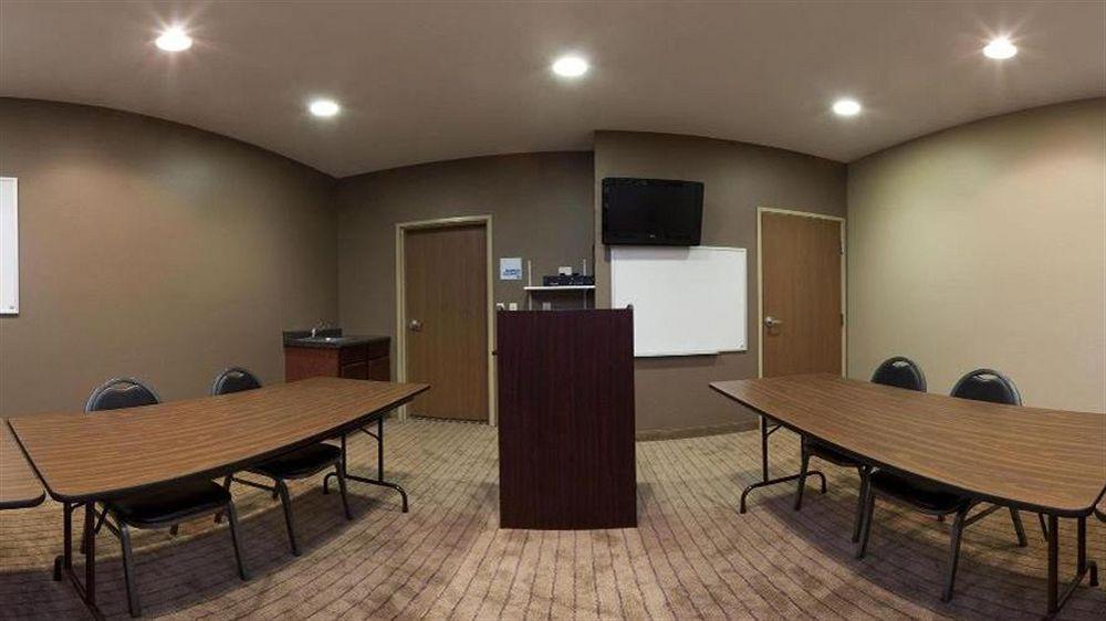 Holiday Inn Express Devils Lake By Ihg Bagian luar foto