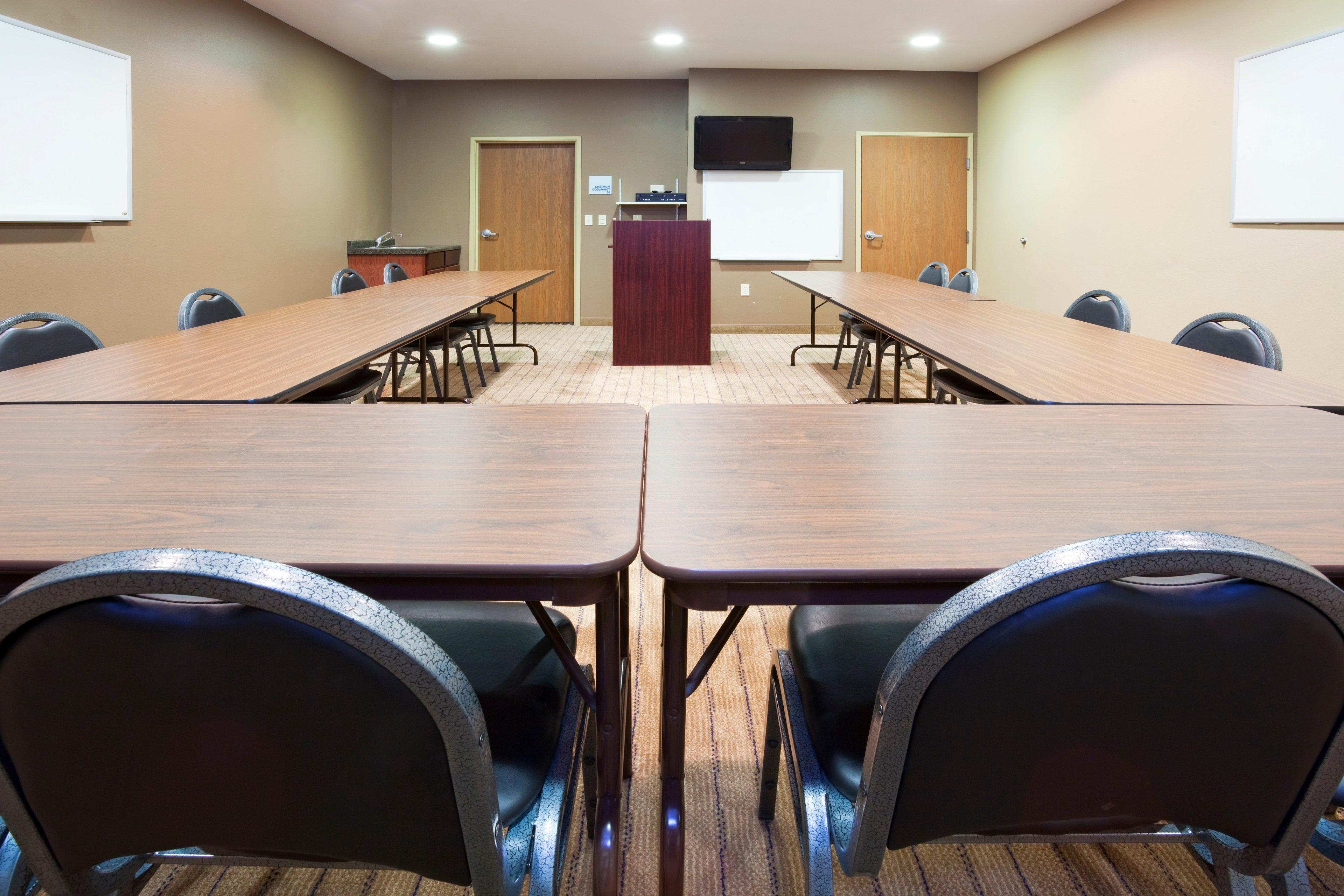 Holiday Inn Express Devils Lake By Ihg Bagian luar foto