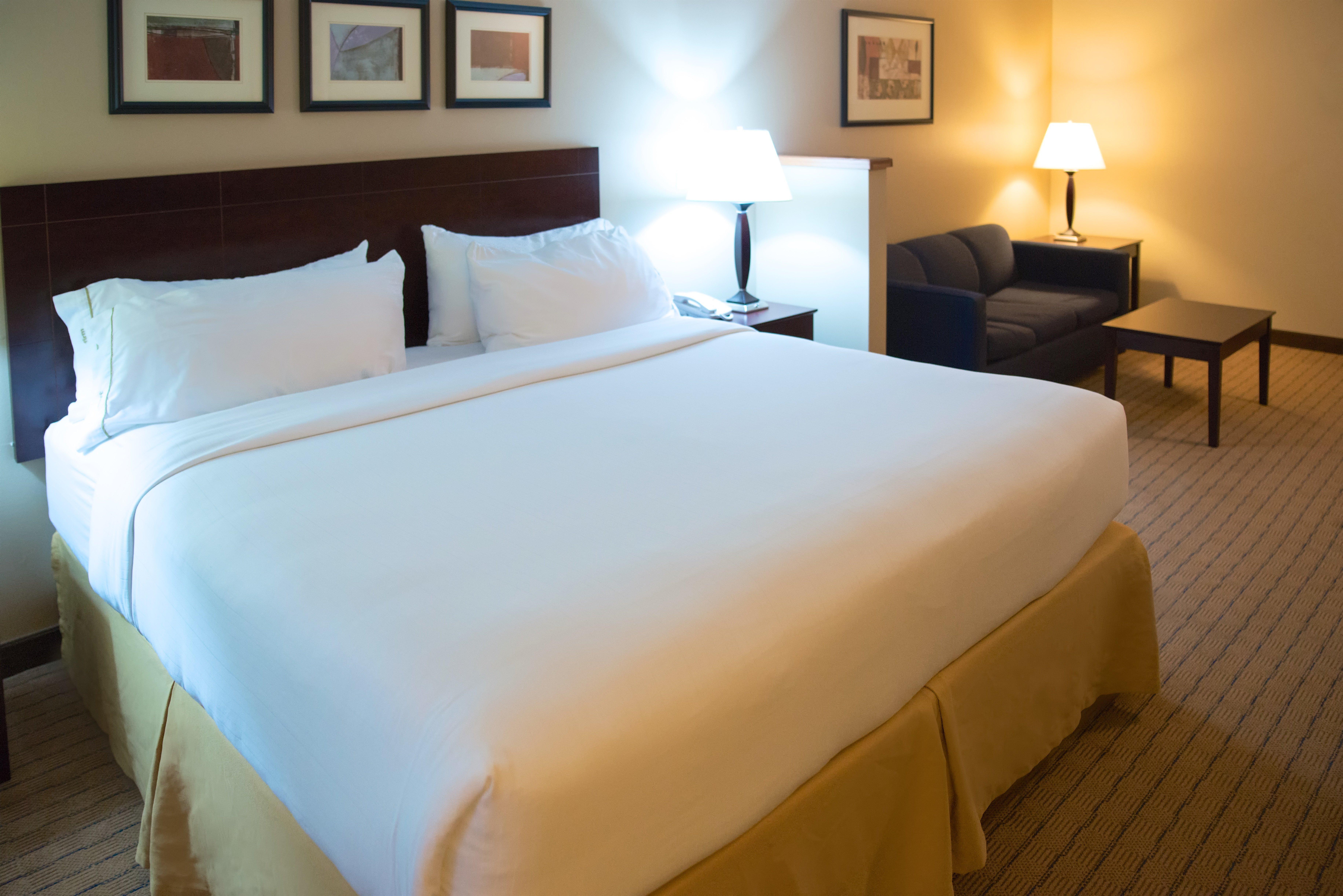 Holiday Inn Express Devils Lake By Ihg Bagian luar foto