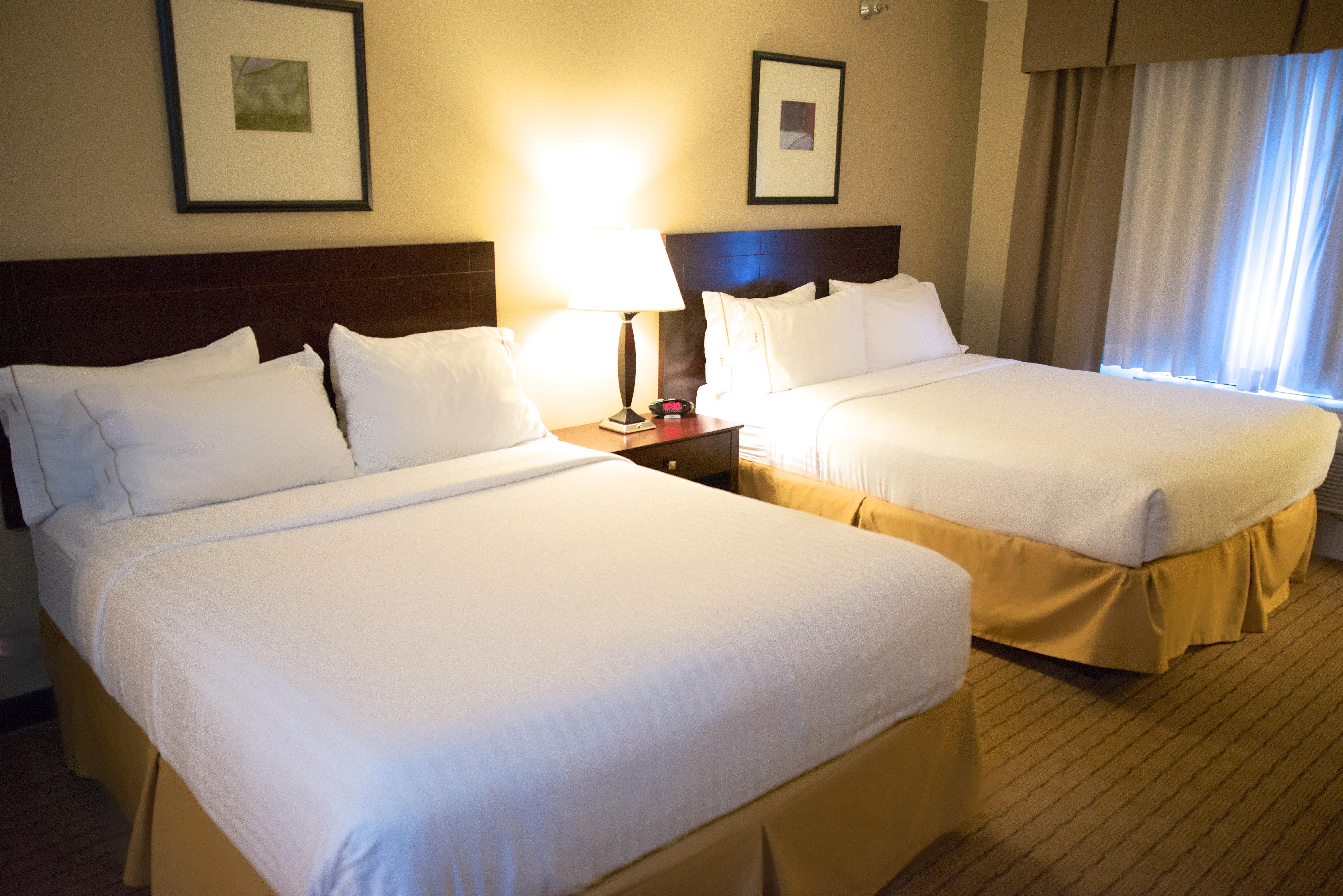 Holiday Inn Express Devils Lake By Ihg Bagian luar foto