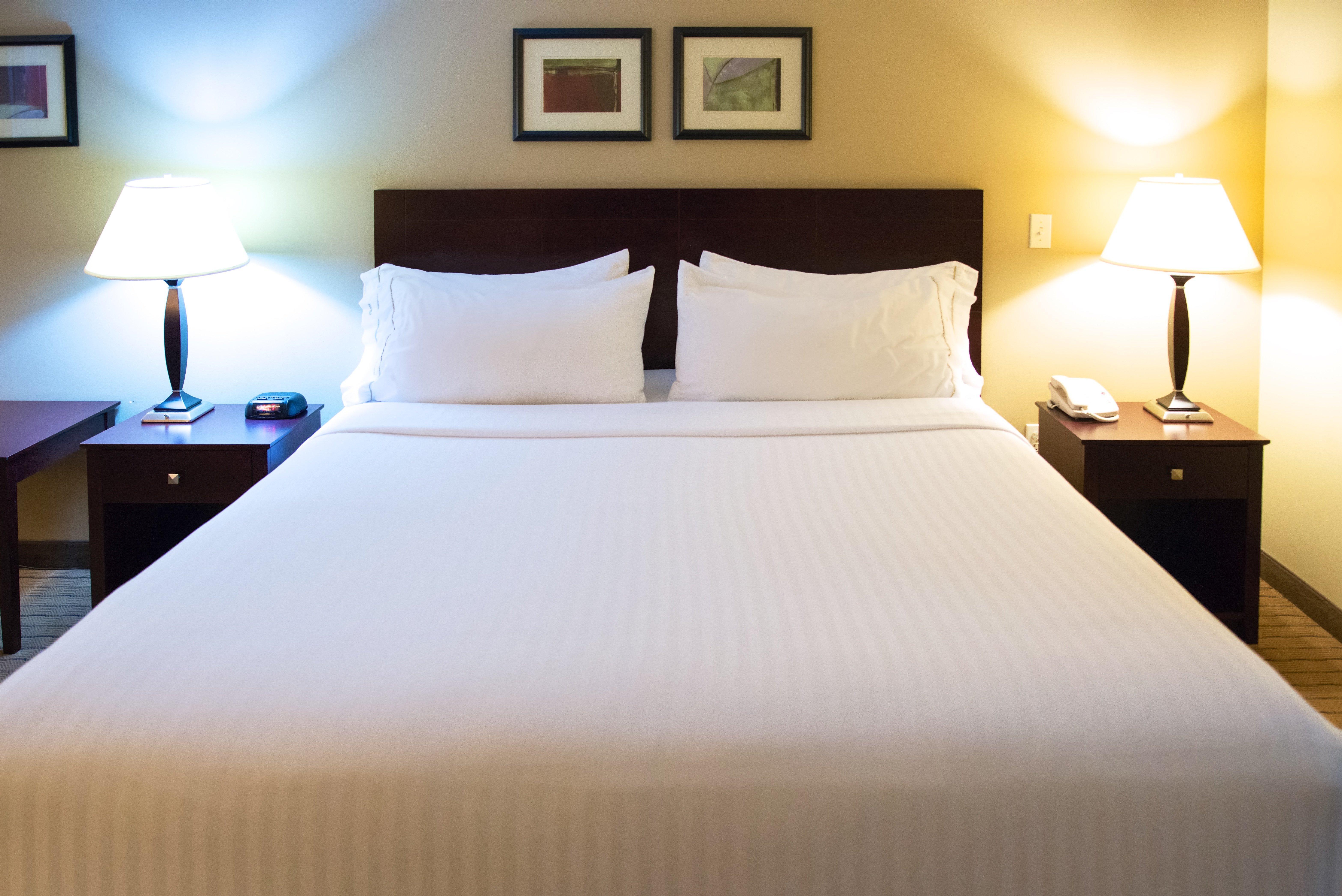 Holiday Inn Express Devils Lake By Ihg Bagian luar foto