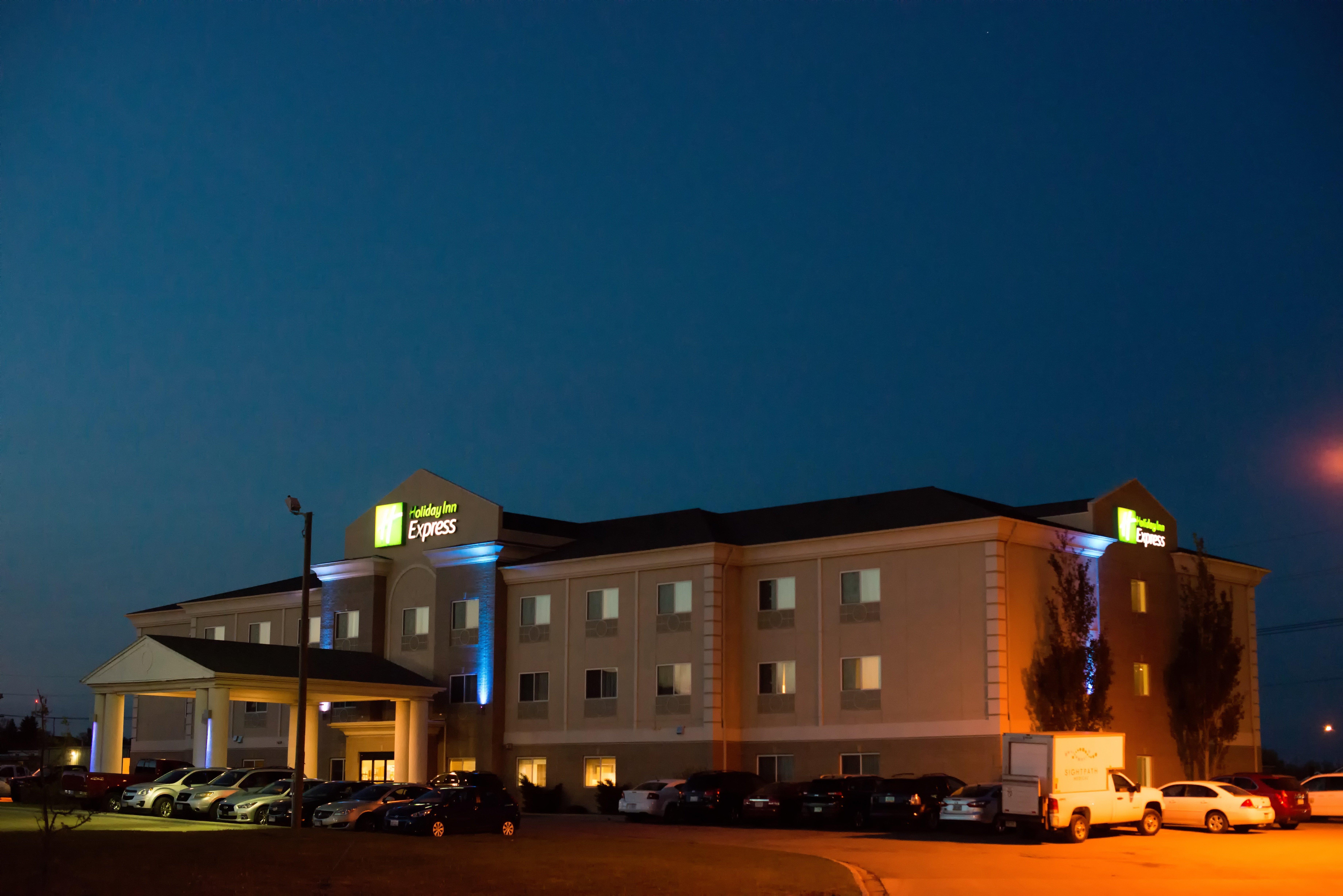 Holiday Inn Express Devils Lake By Ihg Bagian luar foto