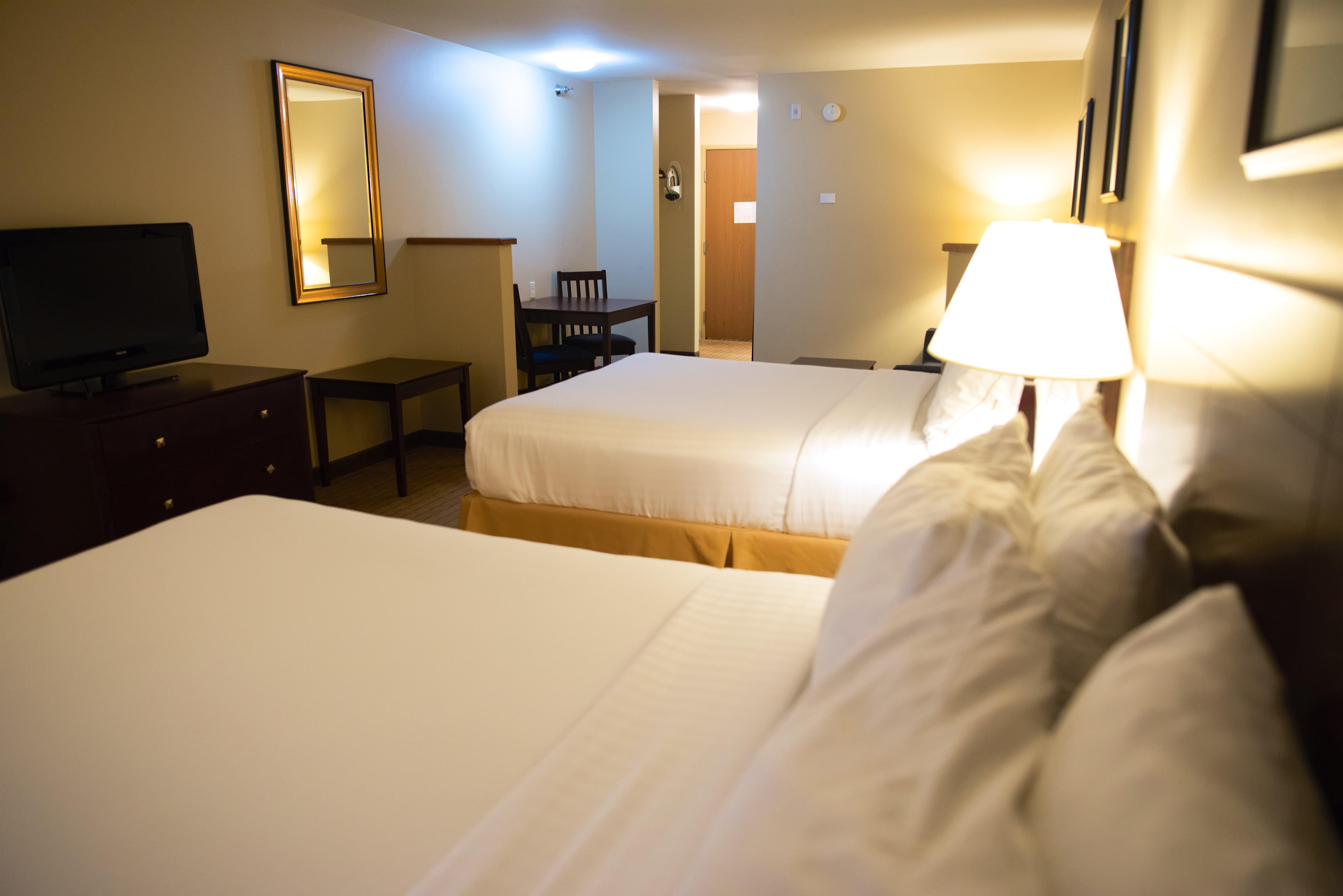 Holiday Inn Express Devils Lake By Ihg Bagian luar foto