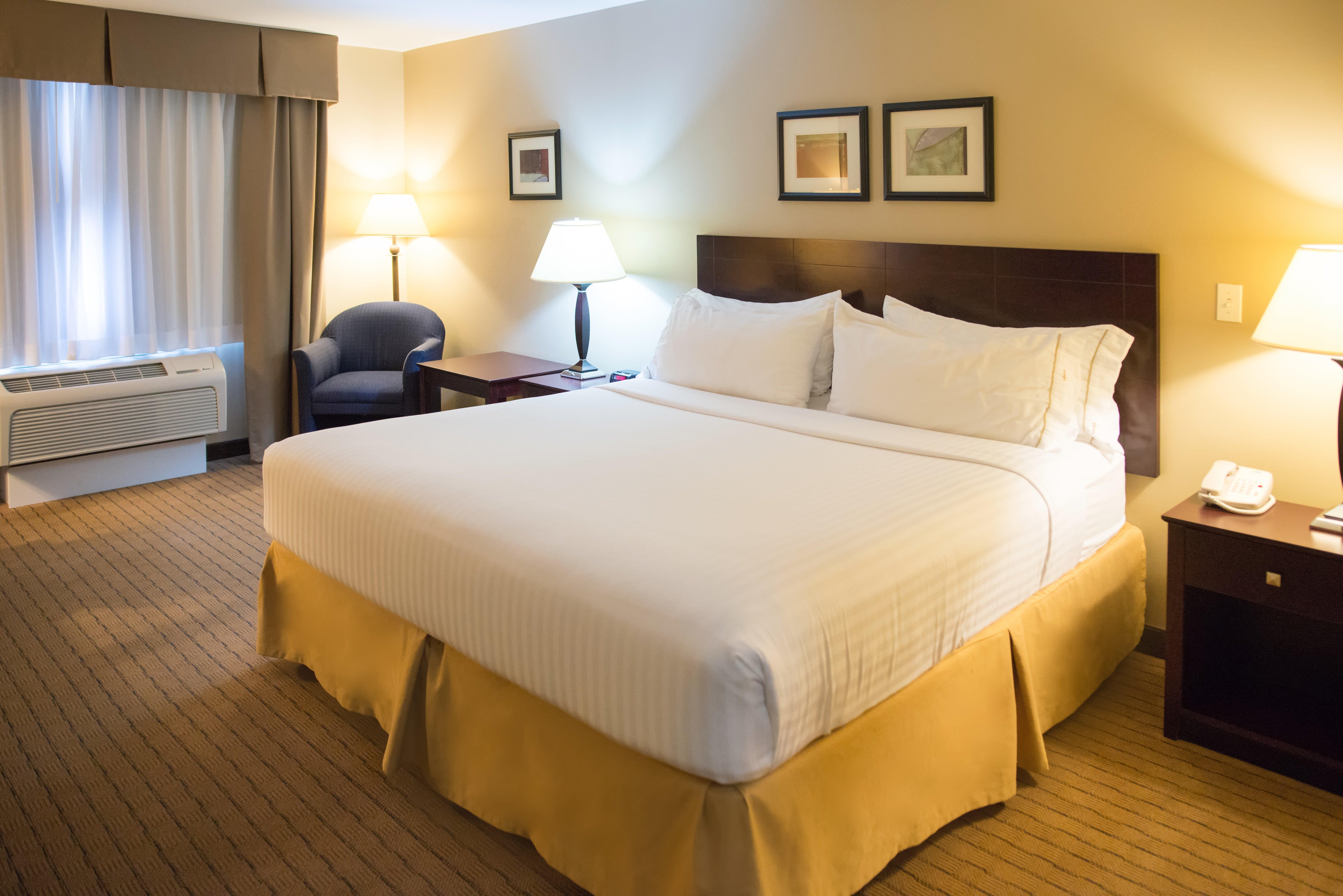 Holiday Inn Express Devils Lake By Ihg Bagian luar foto
