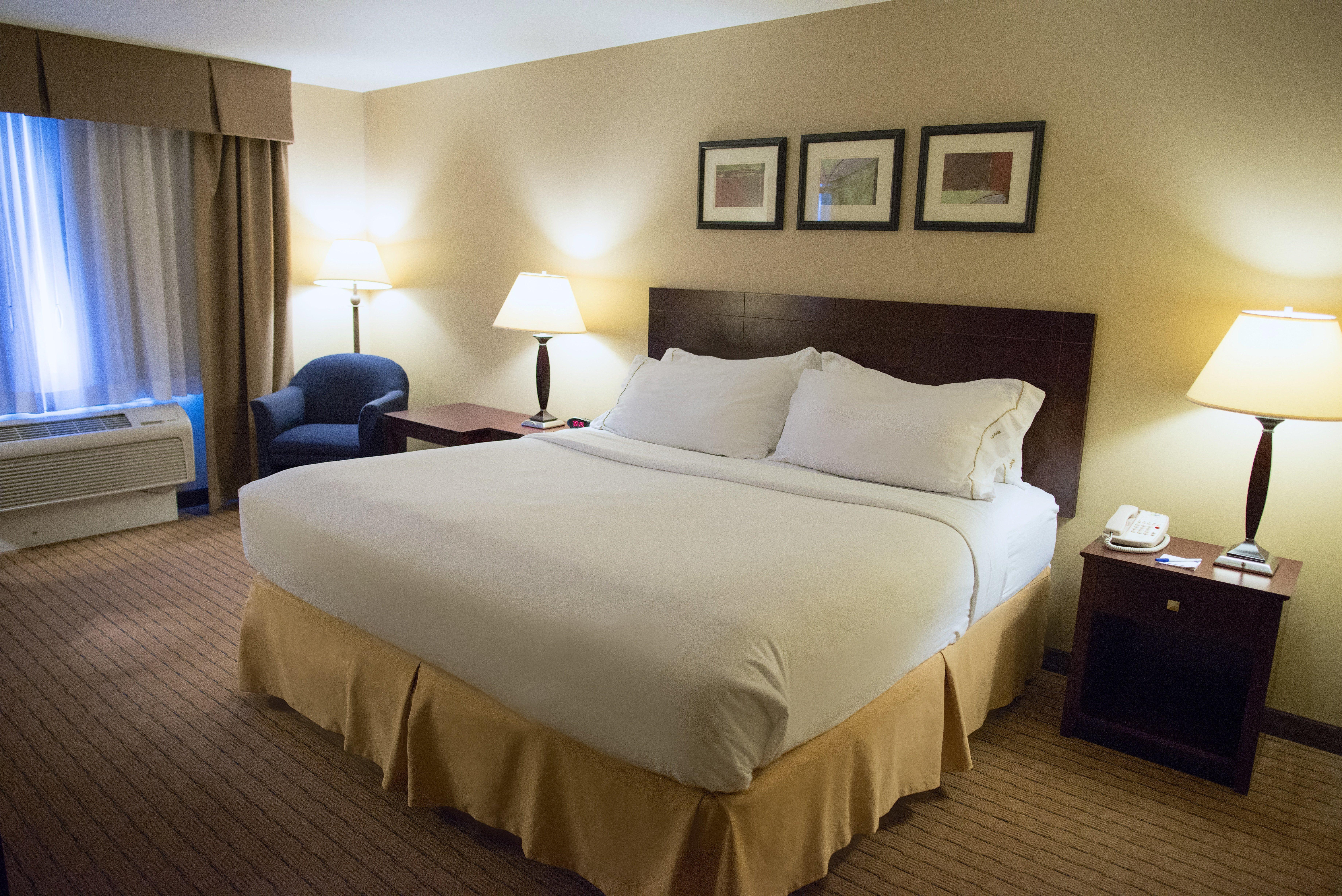 Holiday Inn Express Devils Lake By Ihg Bagian luar foto
