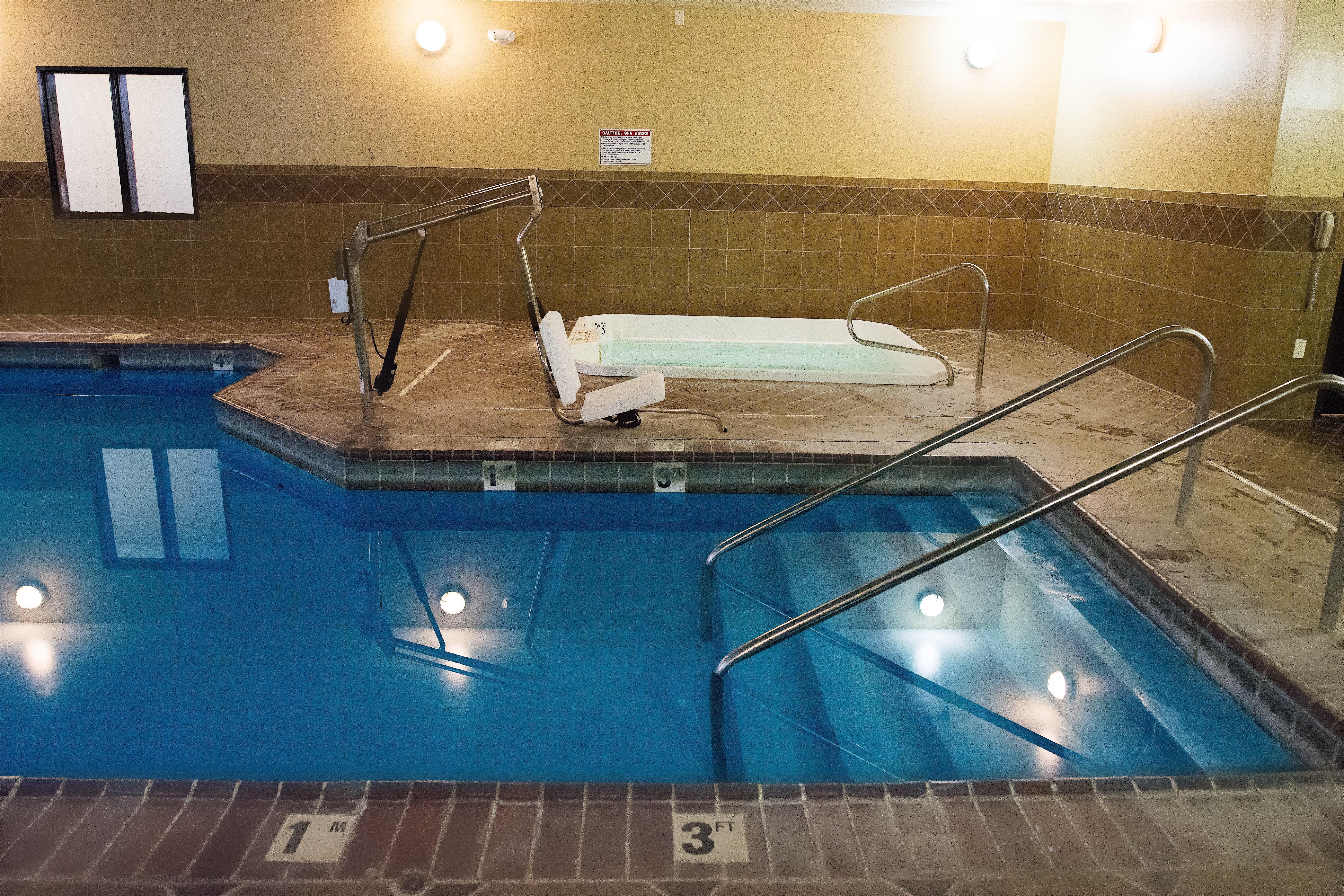 Holiday Inn Express Devils Lake By Ihg Bagian luar foto