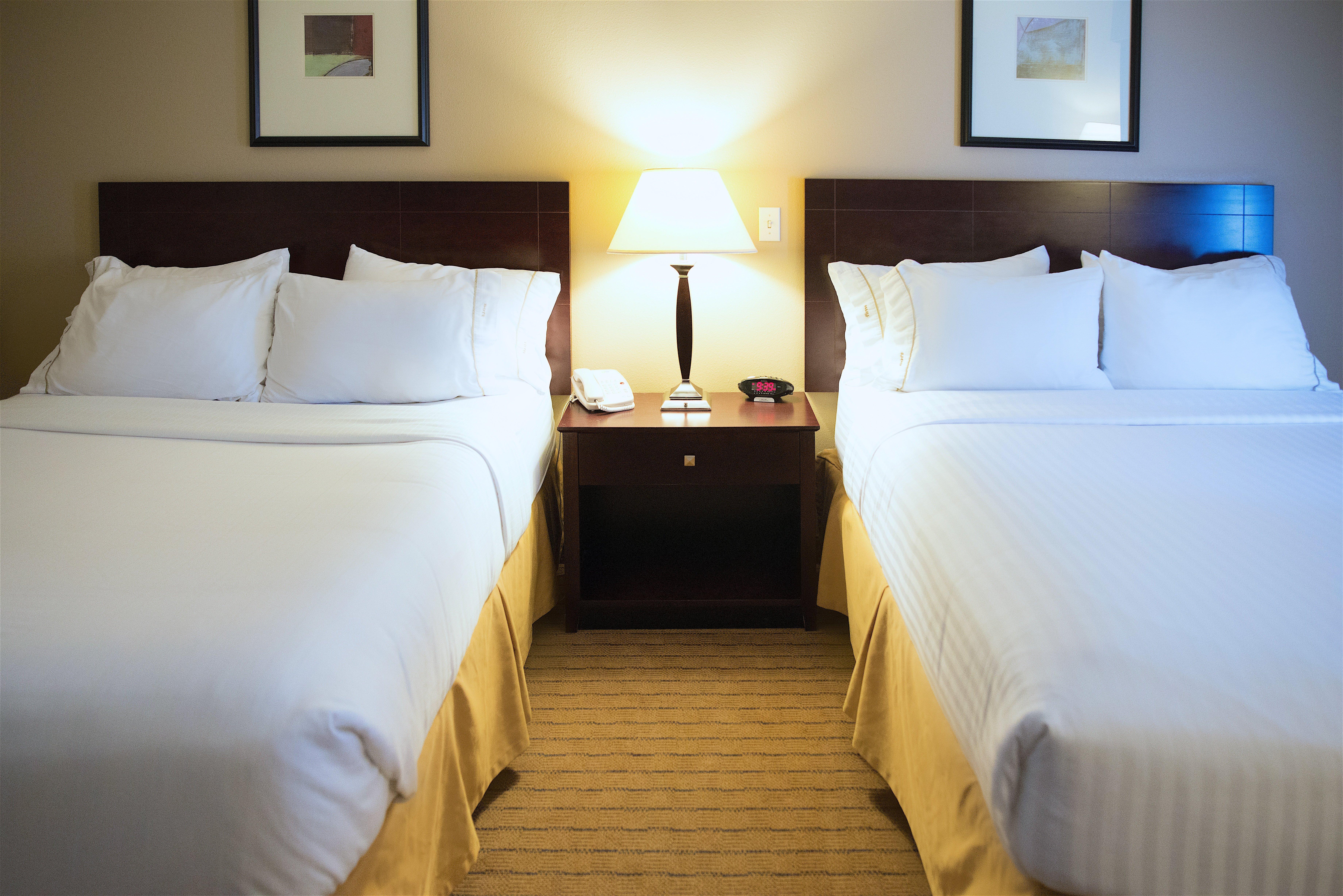 Holiday Inn Express Devils Lake By Ihg Bagian luar foto
