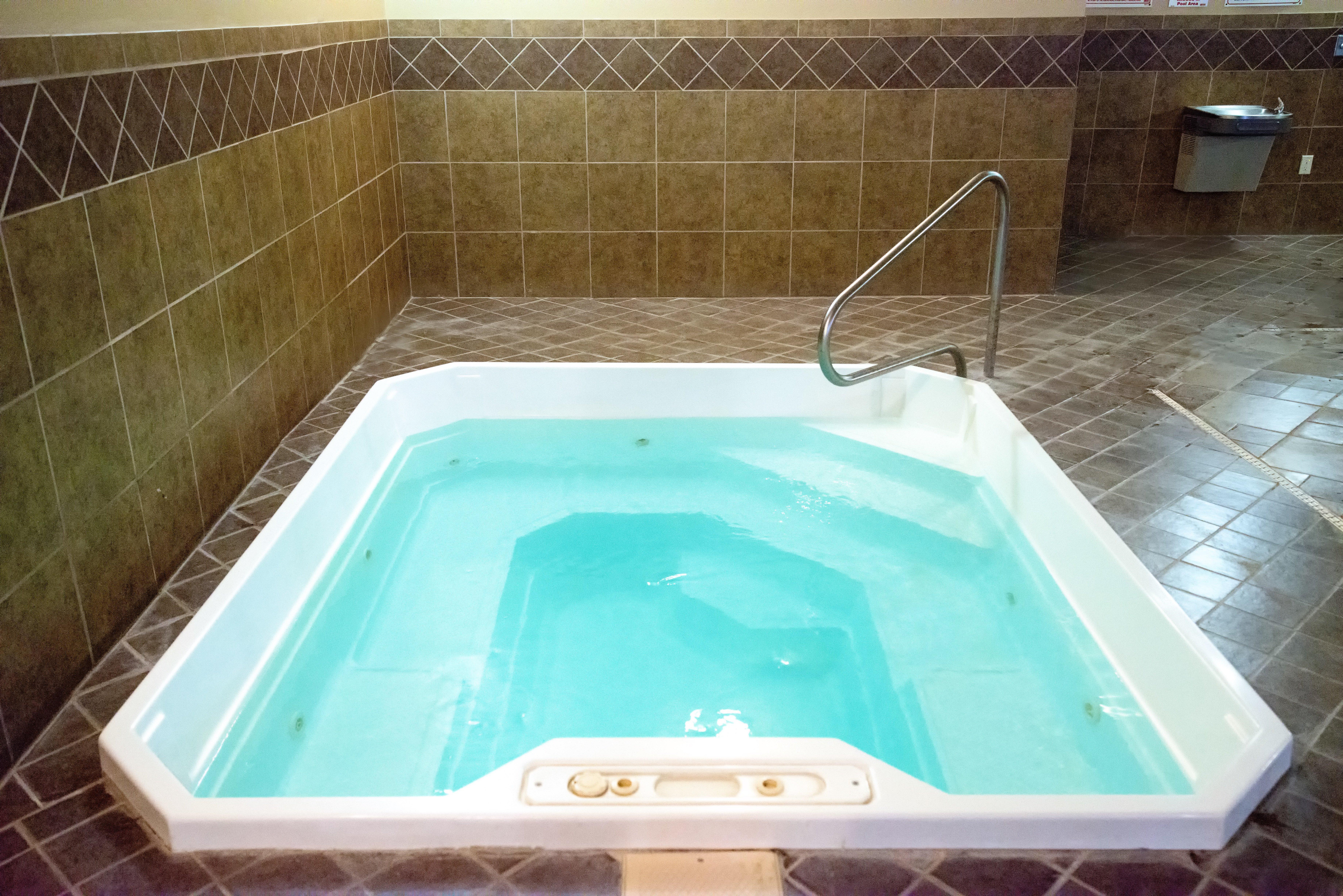 Holiday Inn Express Devils Lake By Ihg Bagian luar foto