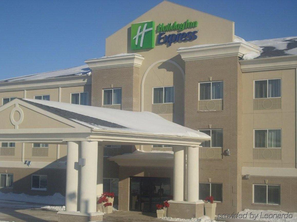 Holiday Inn Express Devils Lake By Ihg Bagian luar foto