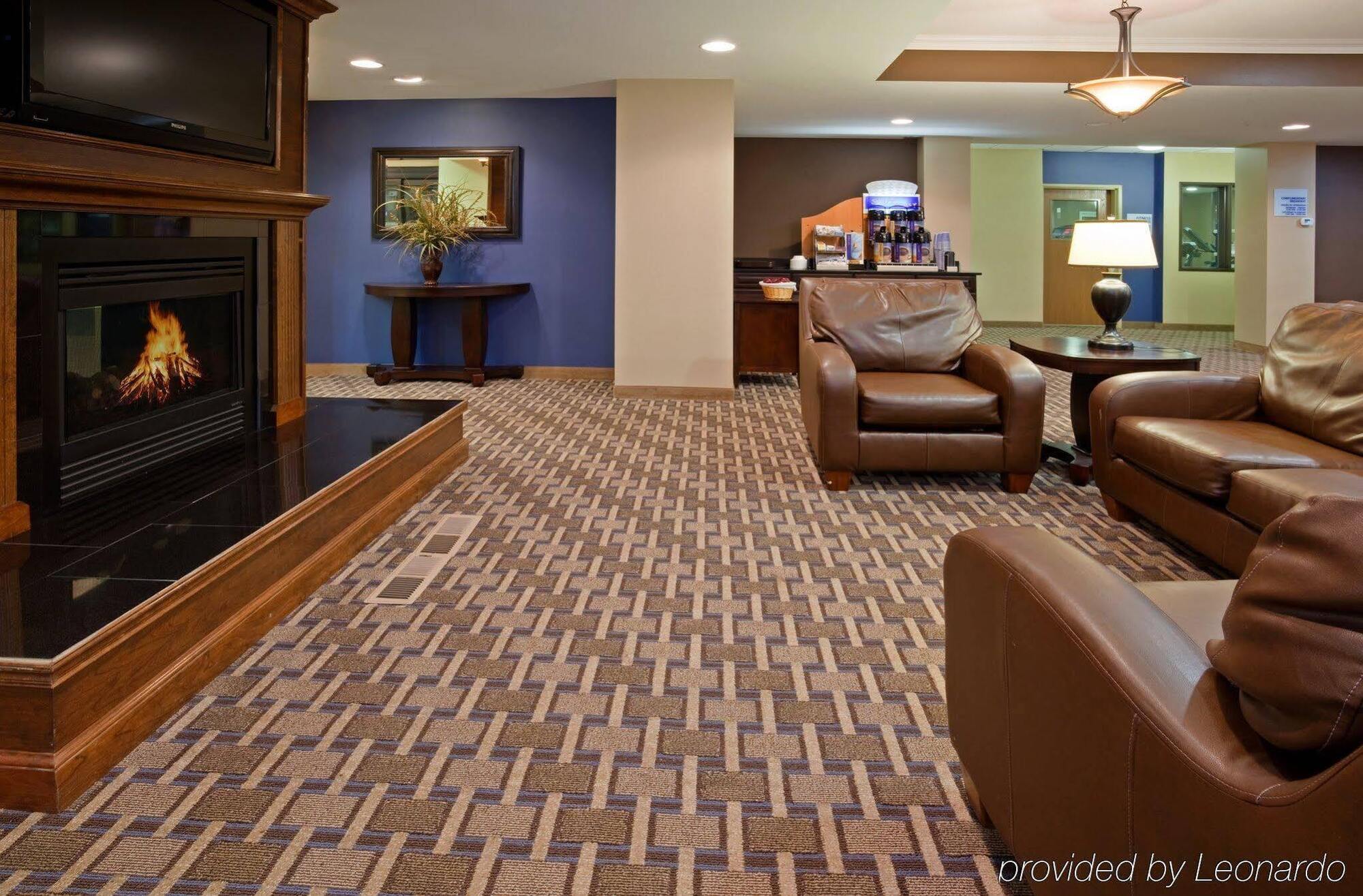 Holiday Inn Express Devils Lake By Ihg Bagian luar foto
