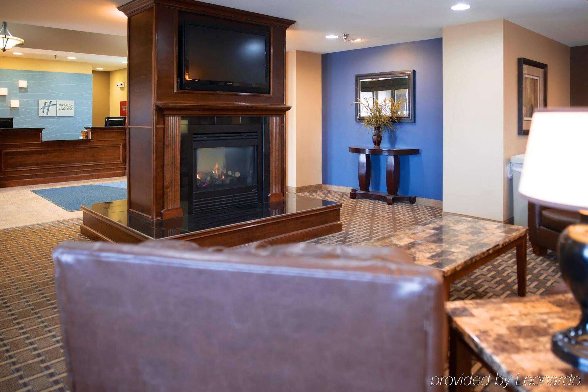Holiday Inn Express Devils Lake By Ihg Bagian luar foto