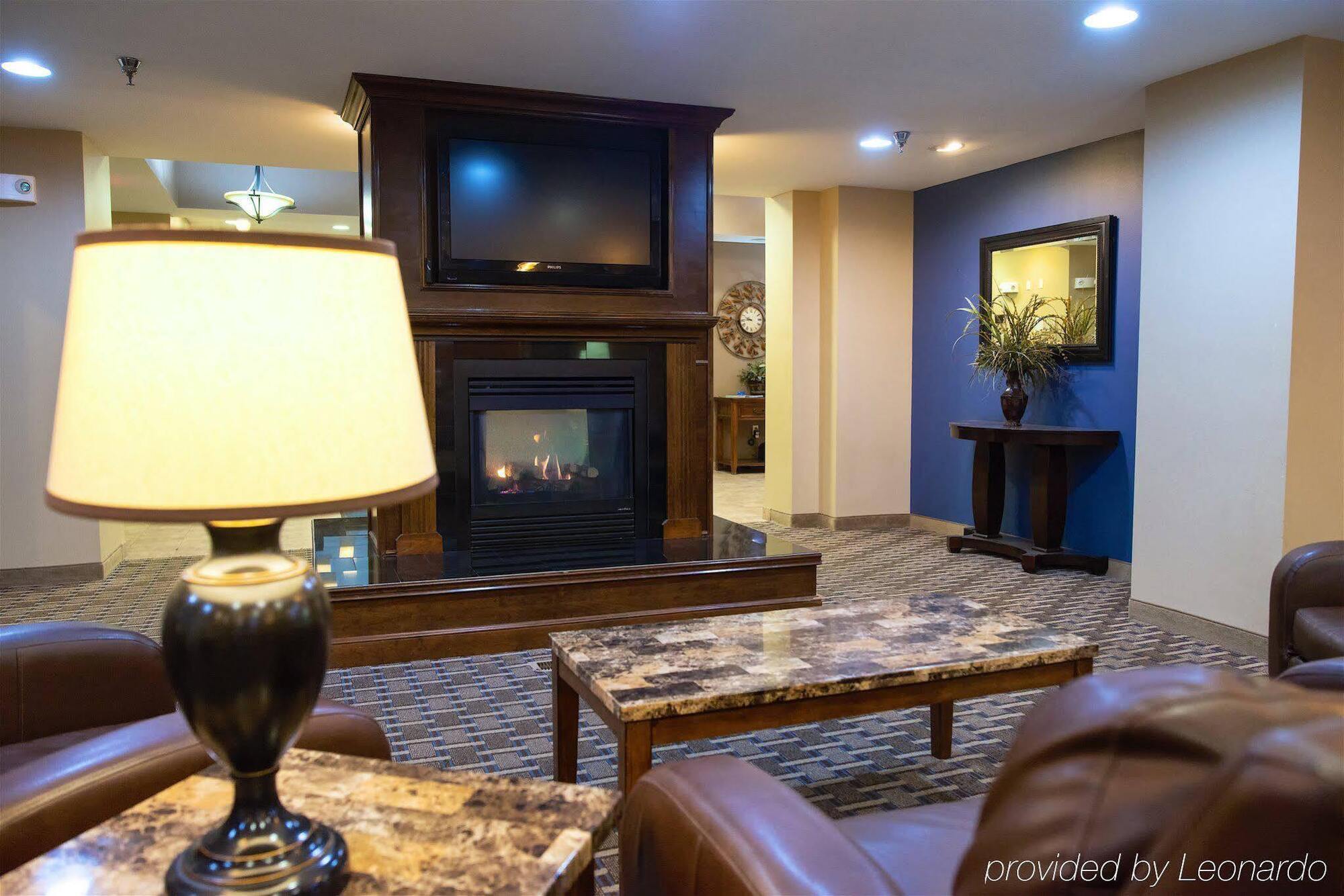 Holiday Inn Express Devils Lake By Ihg Bagian luar foto