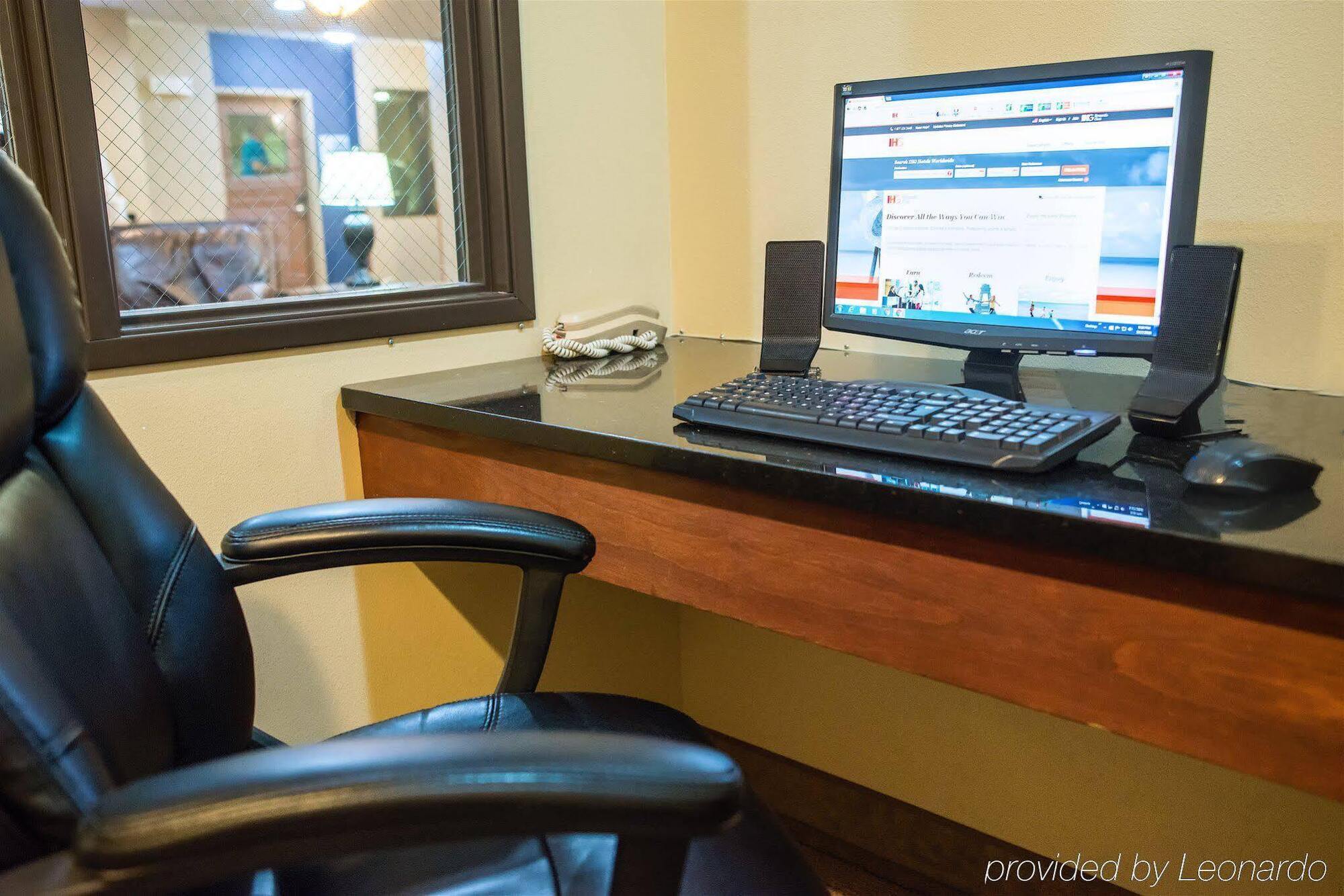 Holiday Inn Express Devils Lake By Ihg Bagian luar foto